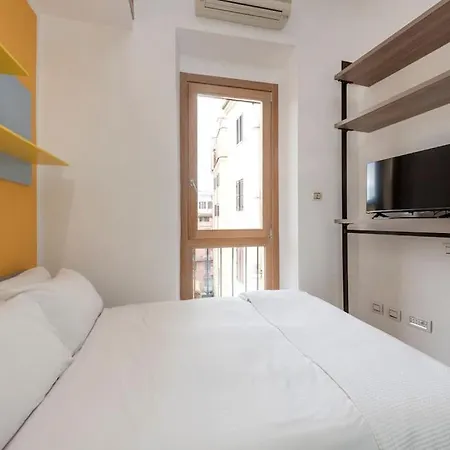 Modern Colosseum Flat *