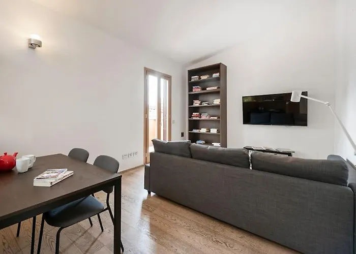 Modern Colosseum Flat