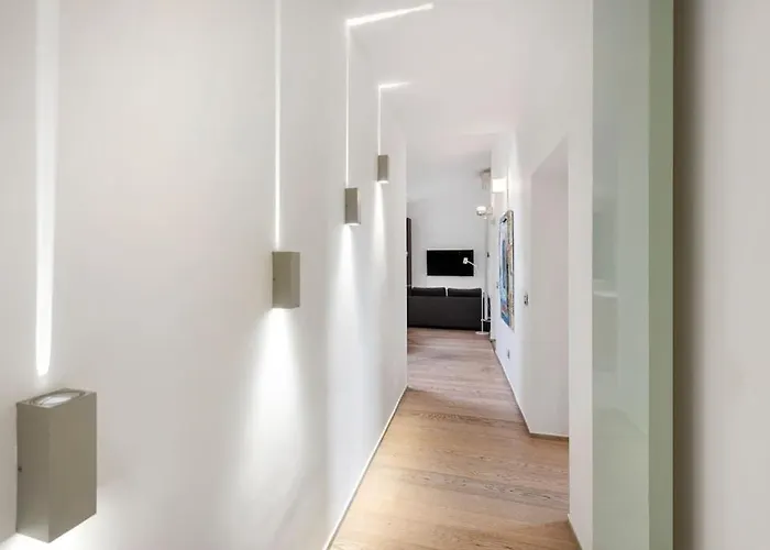 Modern Colosseum Flat *