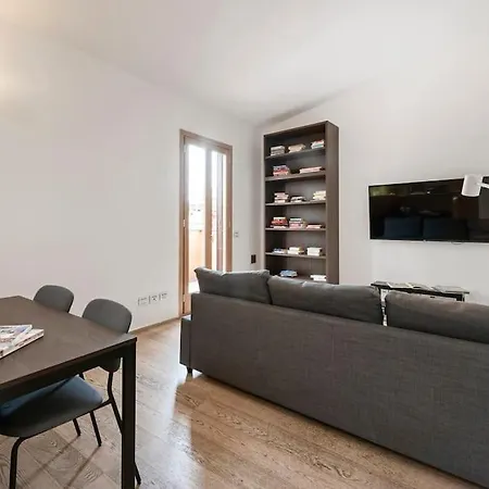 Modern Colosseum Flat