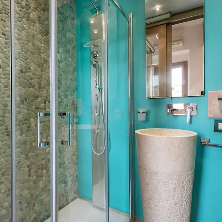 Modern Colosseum Flat