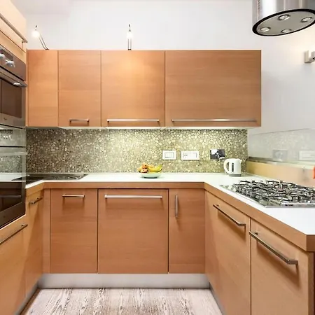 Modern Colosseum Flat *