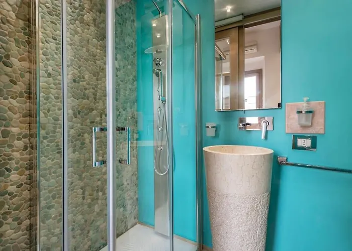 Modern Colosseum Flat